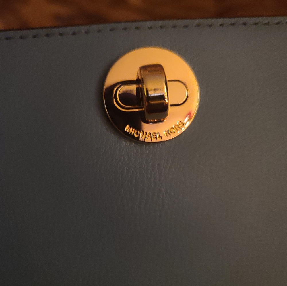 MICHAEL Kors Purse - Picture 11 of 16